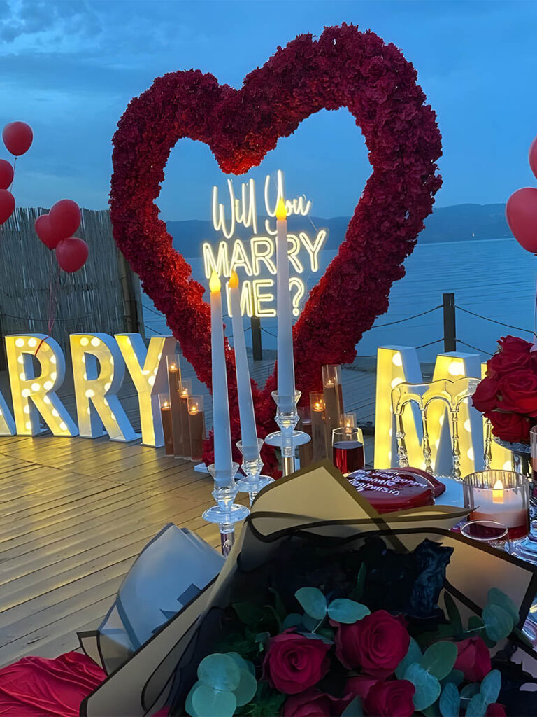Lakeside Red Flower Heart Arch Frame