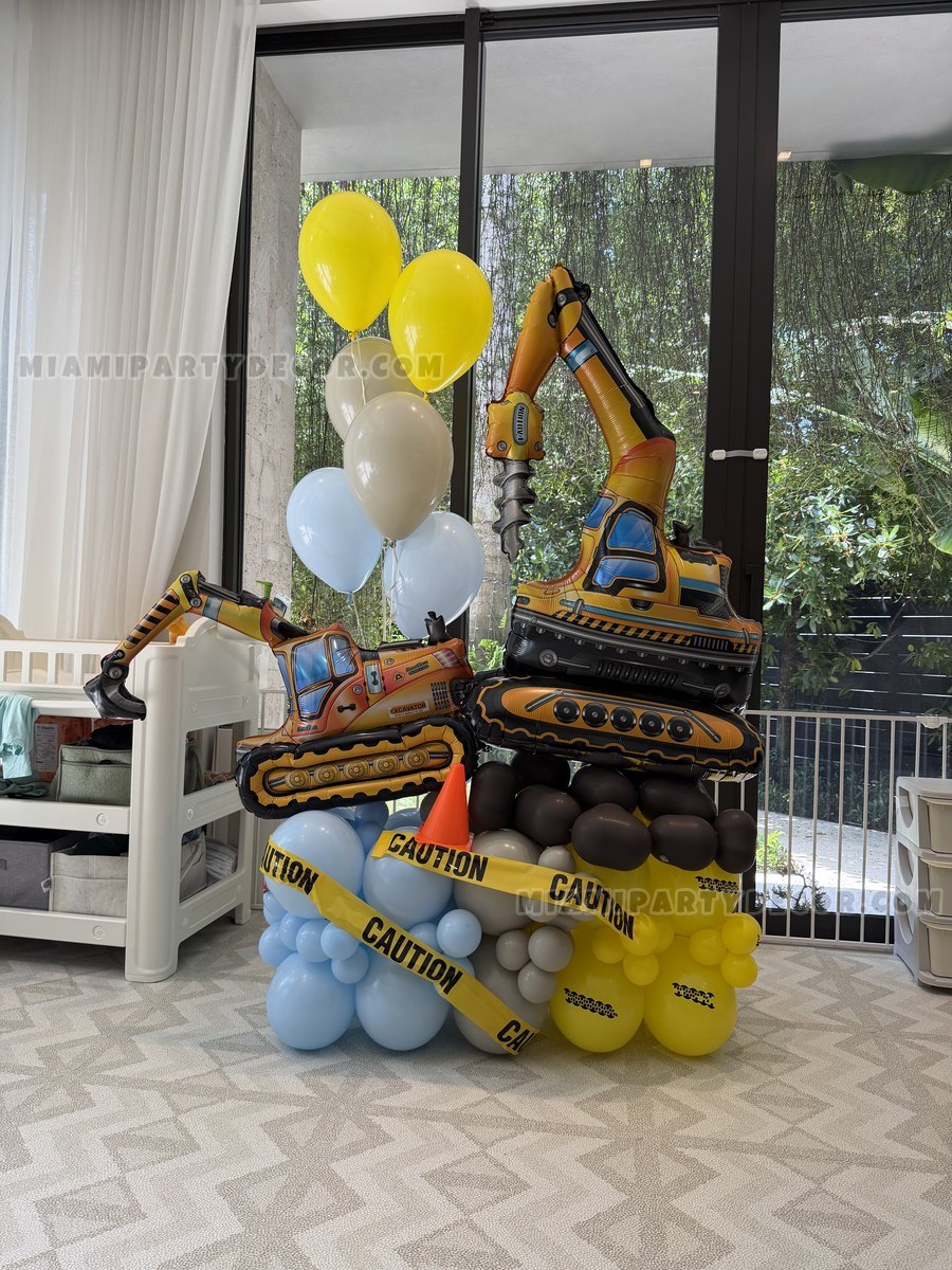 Construction-Themed Balloon Sculpture With An Excavator