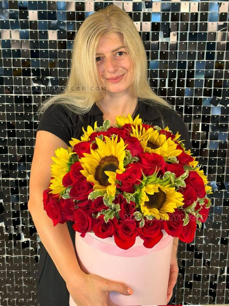 Sunflower And Red Rose Bouquet - Image 2