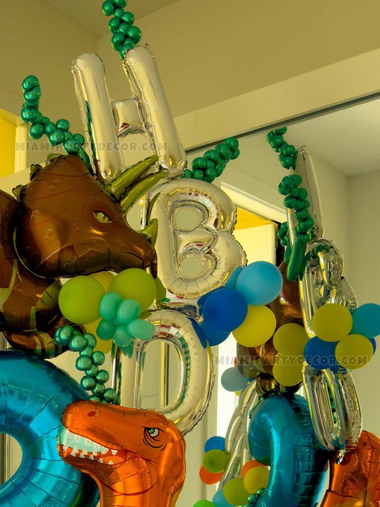 Themed Balloon Sculpture - Image 2