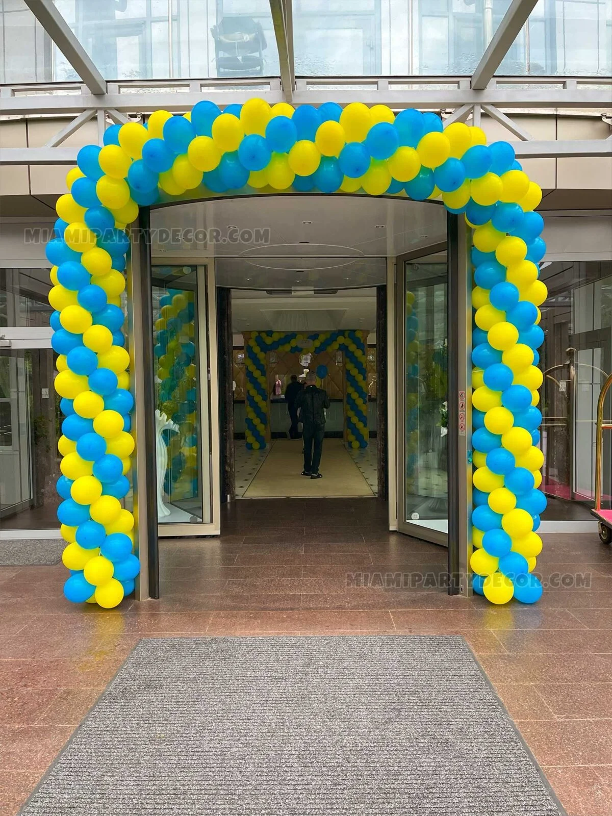 Welcome Balloons Arch