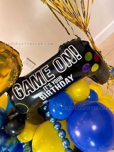 Among Us Balloon Sculpture gallery image 3