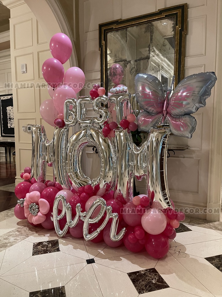 Best Mom Ever Balloon Sculpture Setup gallery image 2