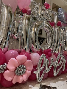 Best Mom Ever Balloon Sculpture Setup gallery image 4