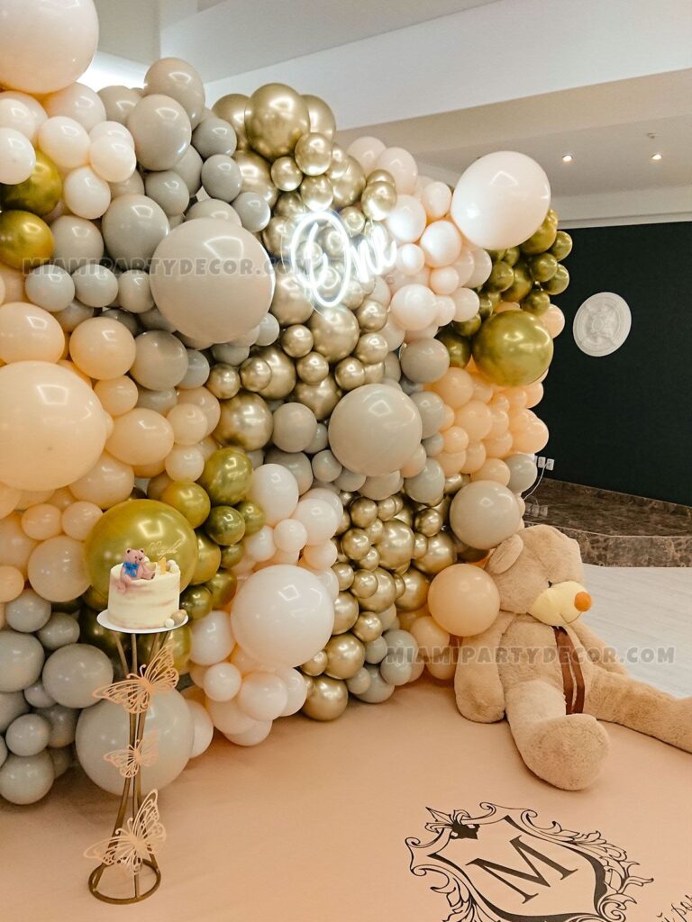 Fantasy Balloons Wall in Miami for First Birthdays