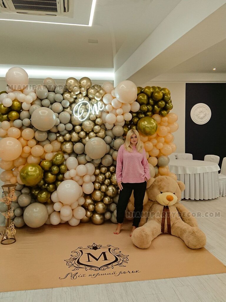 Fantasy Balloons Wall in Miami for First Birthdays image 4